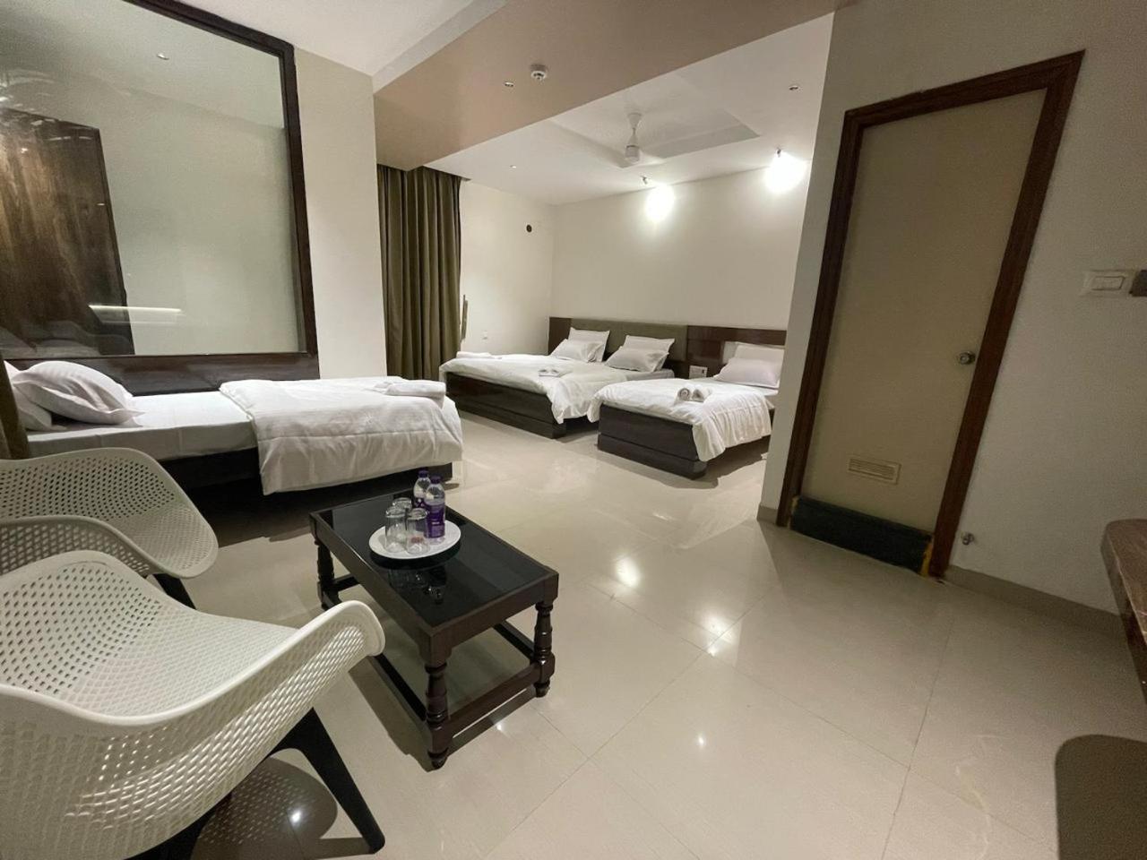 Model Grand Inn Белари Екстериор снимка